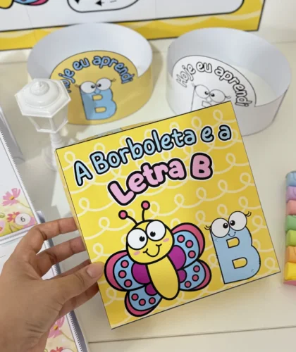 Cartela de atividades da letra B com titulo colorido e borboleta na caixa