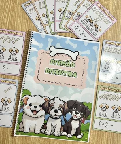 Capa do material Divisão Divertida com três cachorros