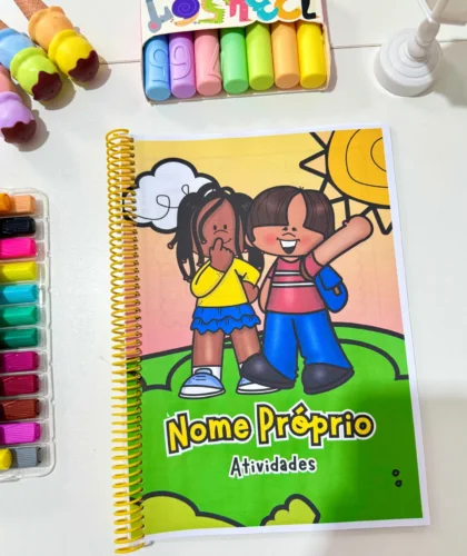 Capa colorida com ilustração de duas crianças sorrindo
