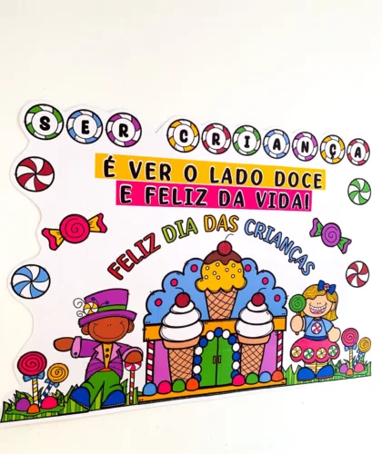 Painel colorido com crianças, doces e frase Dia das Crianças